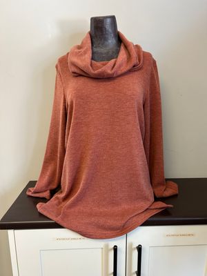 MICHAEL TYLER Cowl Neck Seater MICHAEL TYLER Cowl Neck Seater