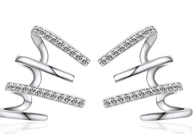 Claw stud earrings