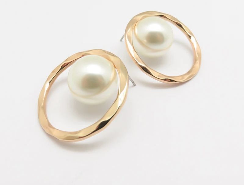 Large round pearl Stud Earrings