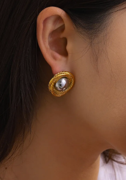 Round earrings with a rope spiral texture