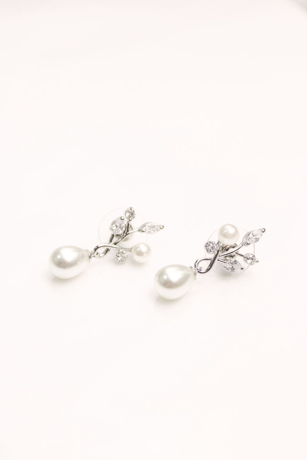Clea Pearl Earrings