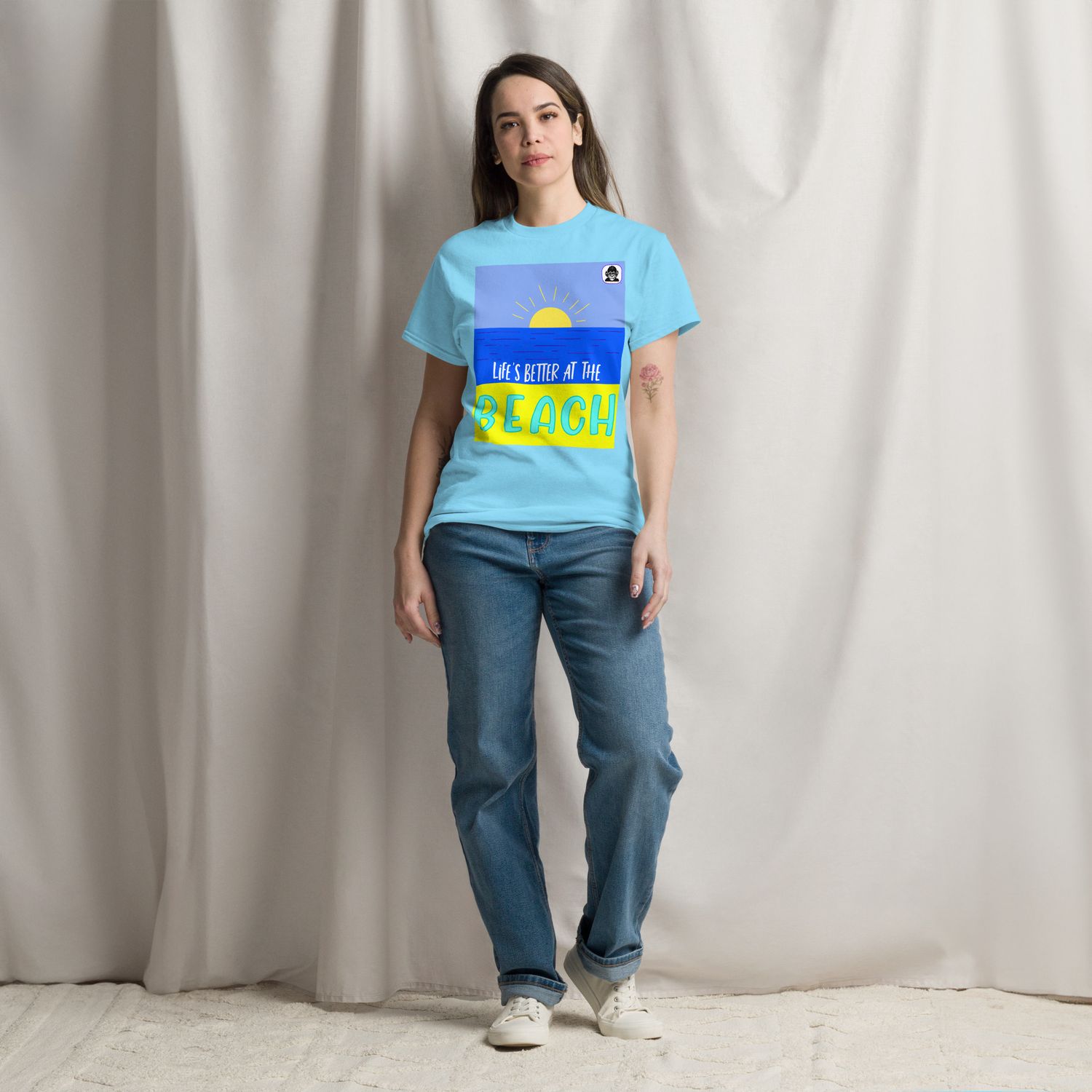 Life&#39;s better at the beach front Unisex classic T-shirt