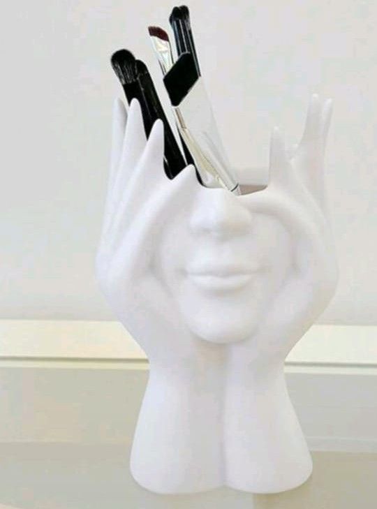 Human hand multifunction organizer