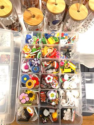 Straw Toppers And Charms