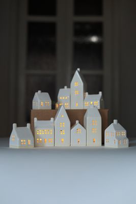 August PREORDER 9 Houses Big Village