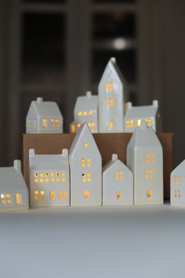 August PREORDER 9 Houses Big Village