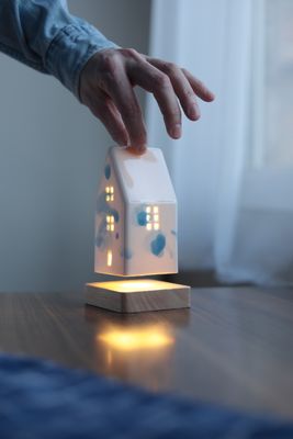 PORCELAIN LAMP