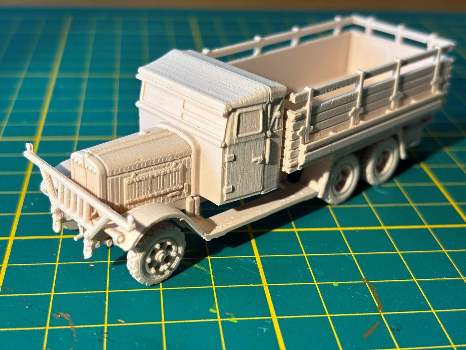 Henschel type 33 truck standard bed