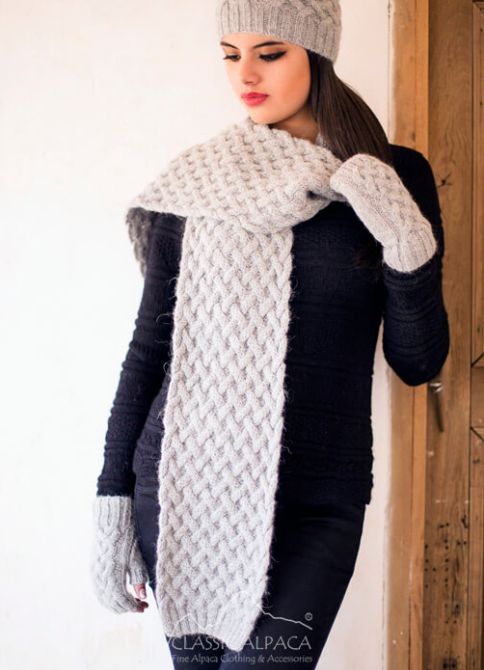 Shadow Cable Scarf