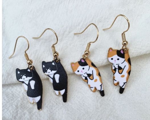 Earrings: Dangling Kitty