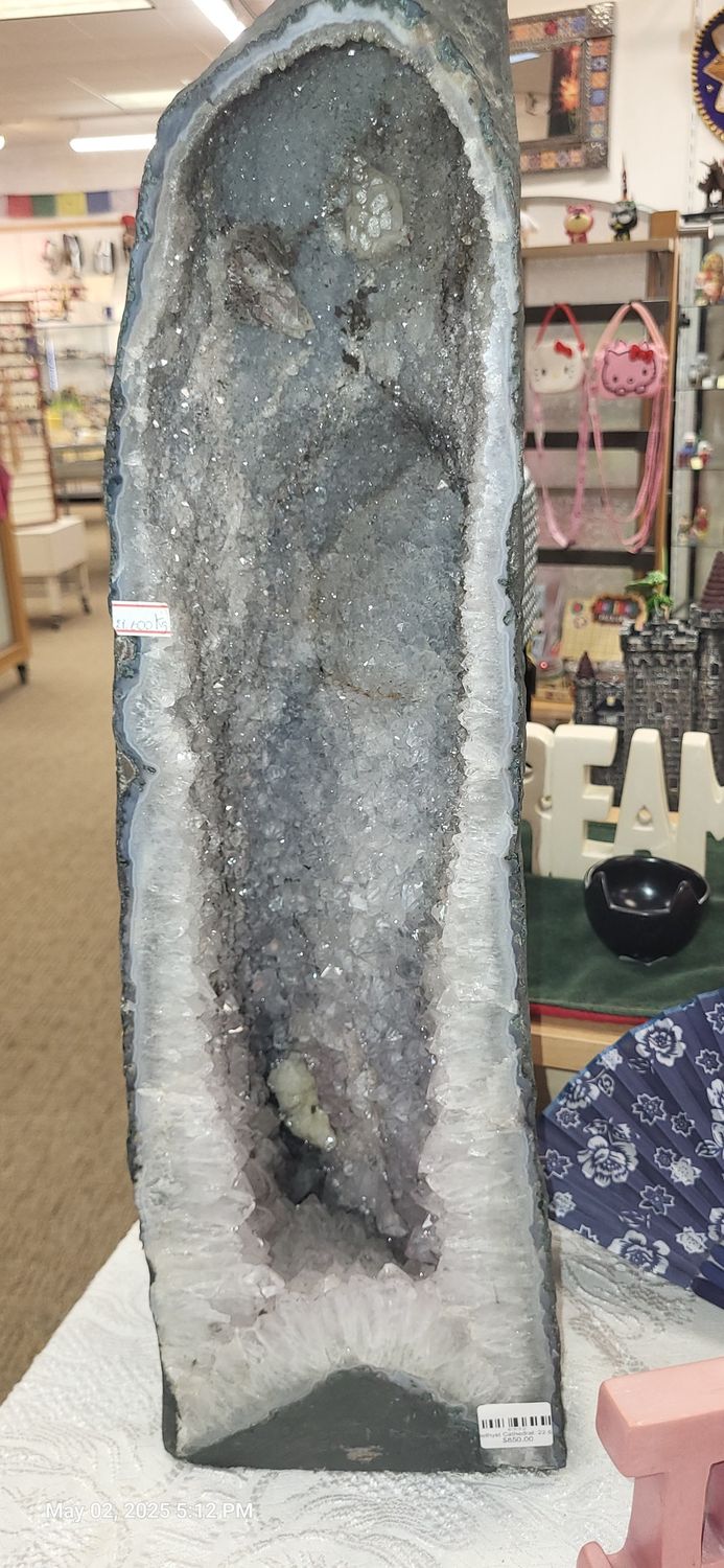 Amethyst Cathedral: 22.6 KG