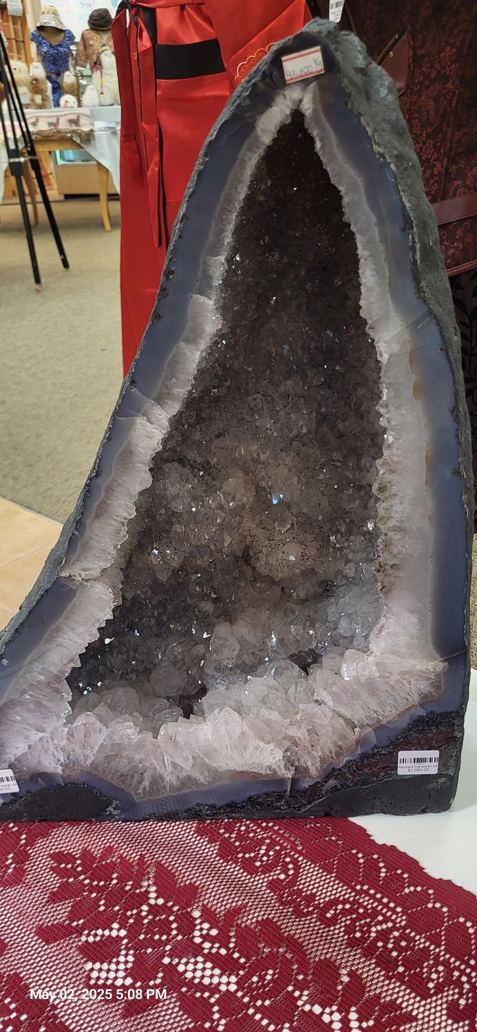 Amethysyt Cahedral: 42 kg