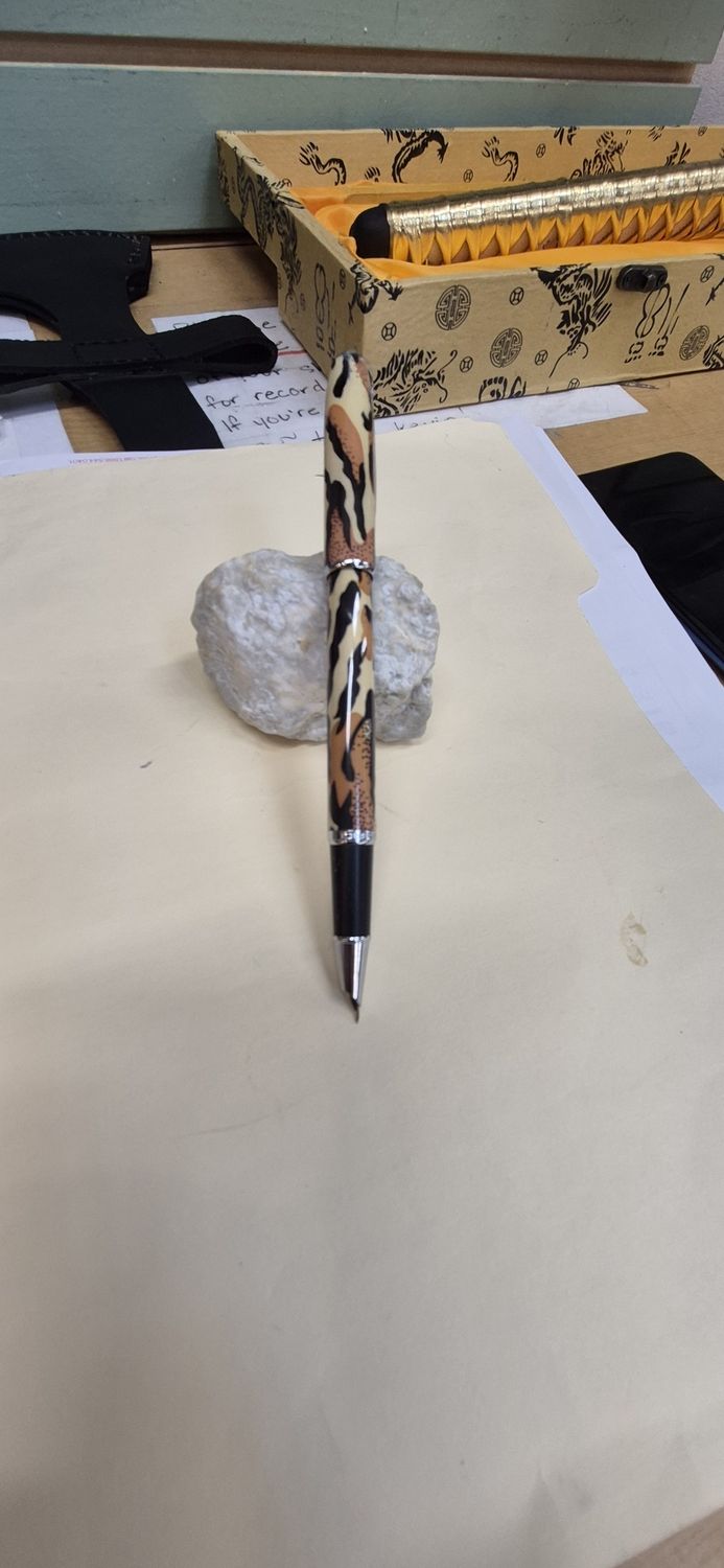 Fountain Pen: Tiger stripes &#39;F&#39;