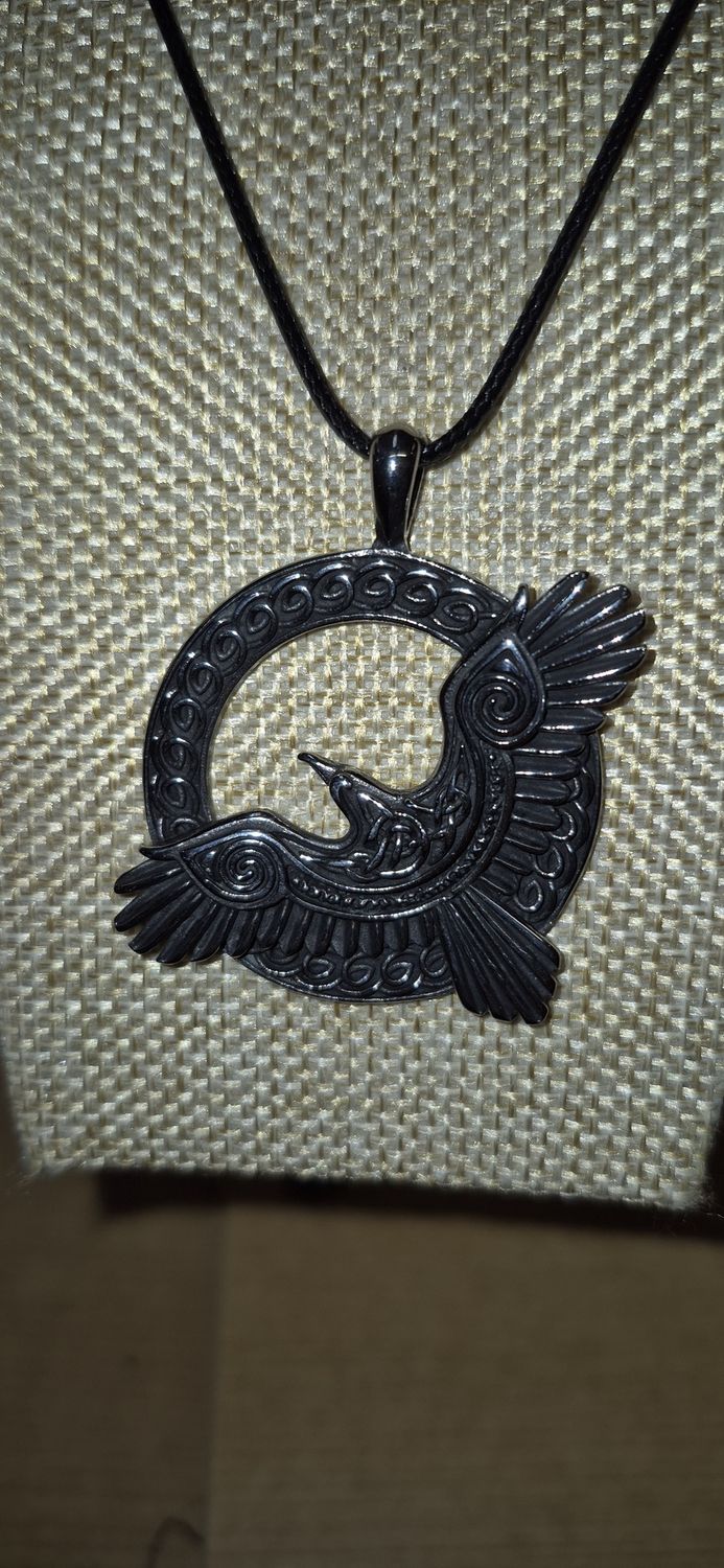 Necklace: SS Raven Wings Circle