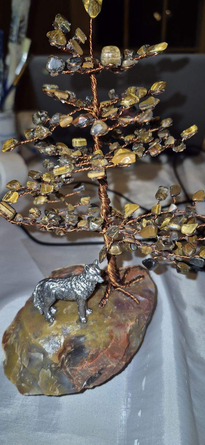 Wolf gemTree:Mookaite base