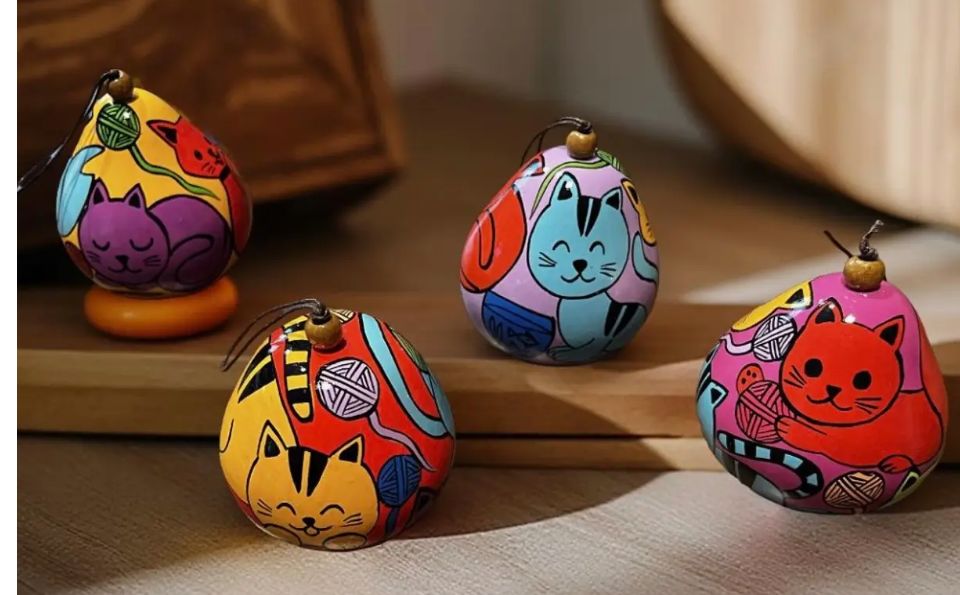 ORNI: HND PNTD CAT Gourd