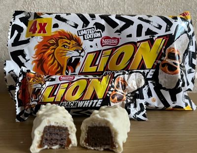 Lion bar: Black&amp;White