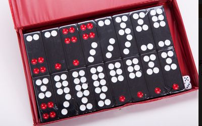 Chinese Pai Gow Game 32 BLK/RED tiles &amp; 2dice