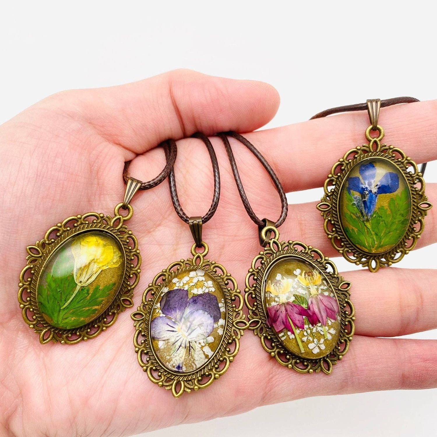 Necklace: Palace Style Dried Flowers