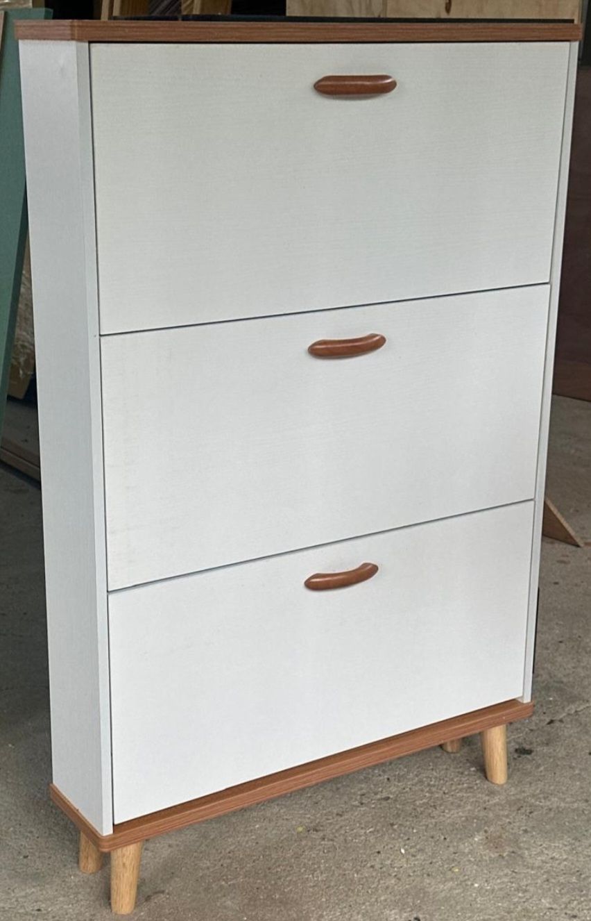 Modern Shoe Rack with Wood Handles
