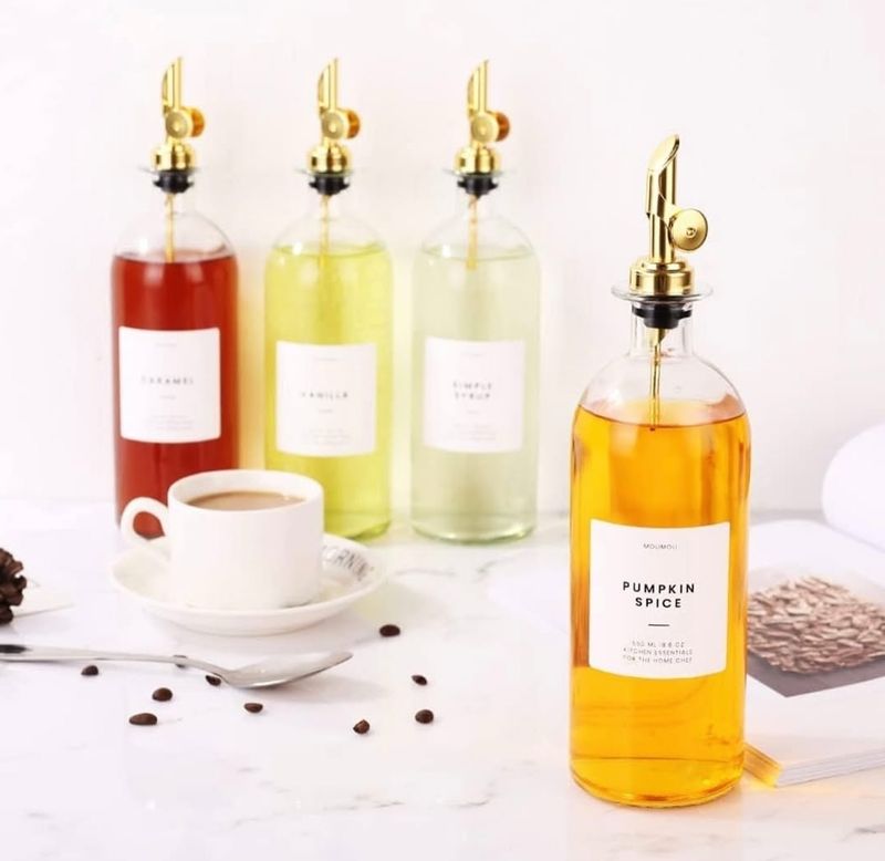 500ml Clear Glass bottle with pour lid