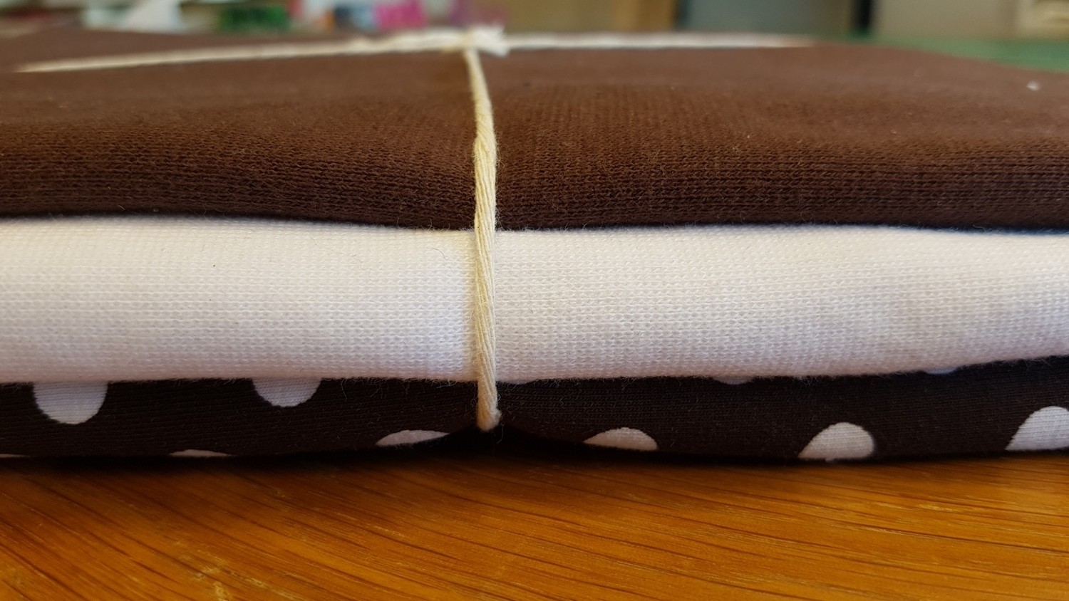 BOX BROWN DOTS