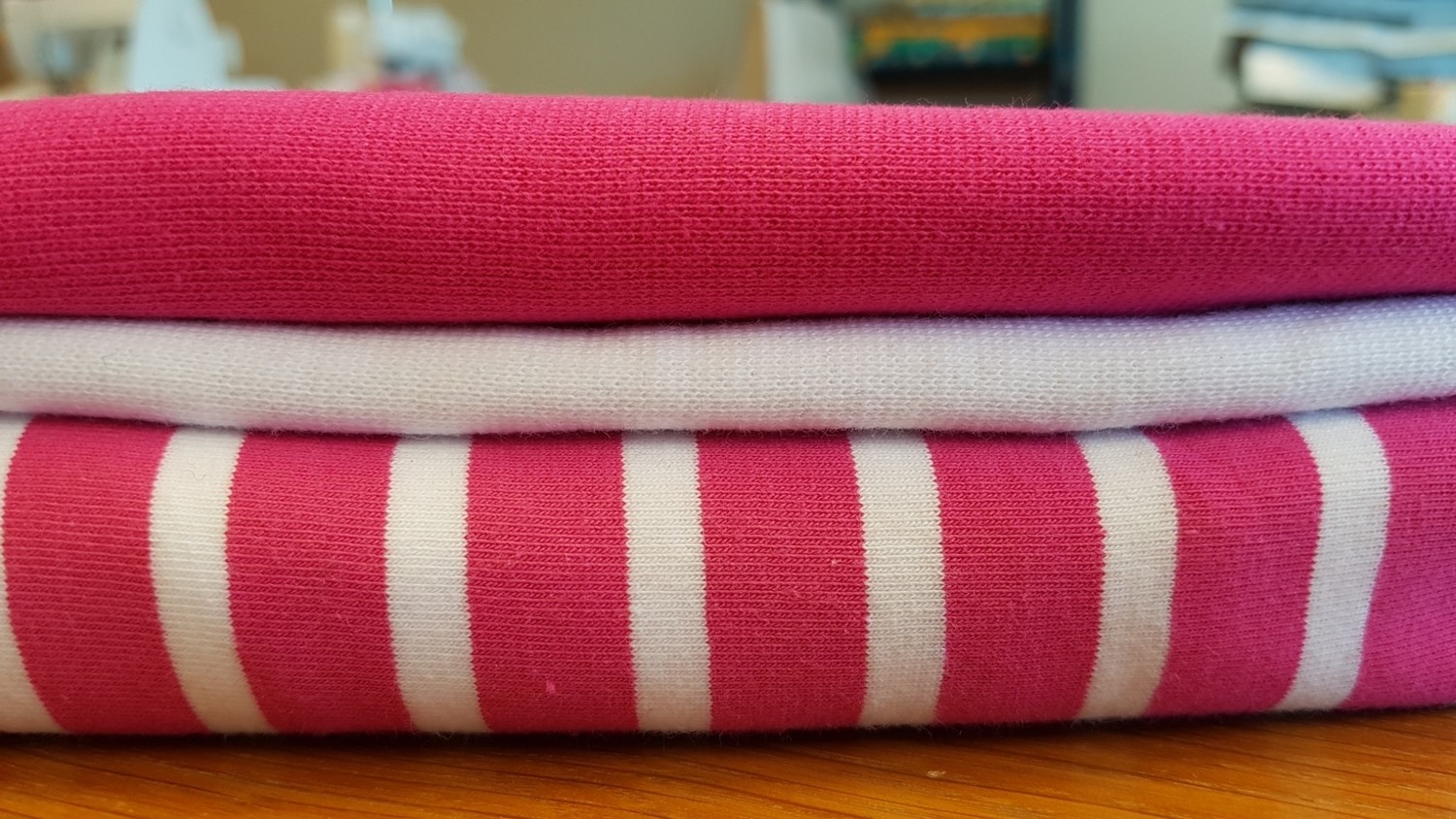 BOX CERISE STRIPES