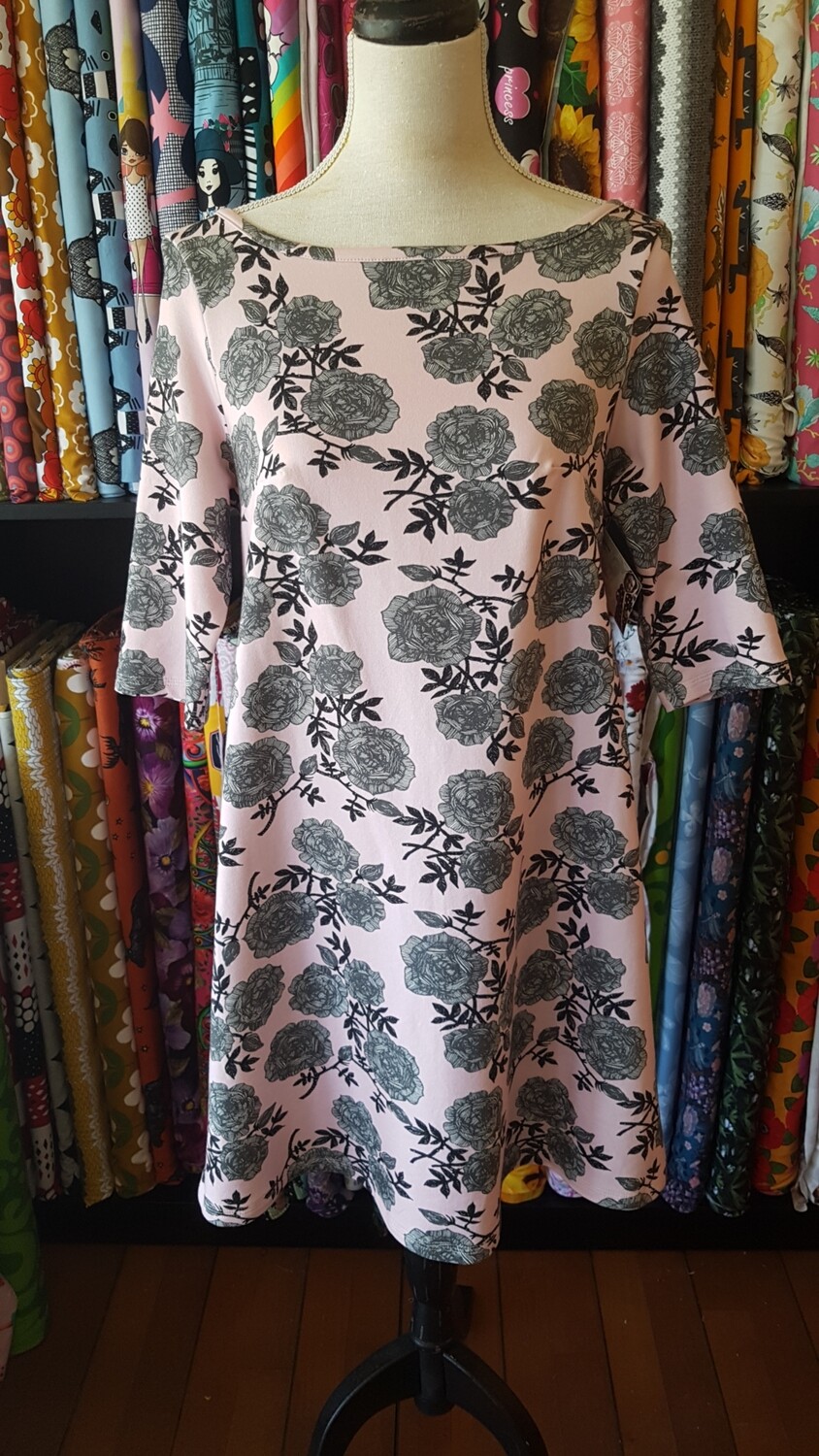 Dress - Pink Majapuu