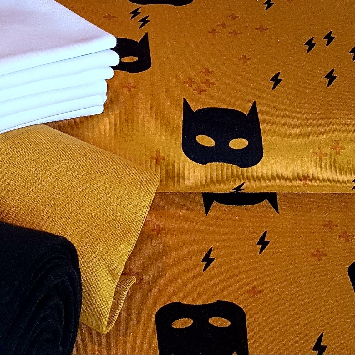 YELLOW BATMASK
