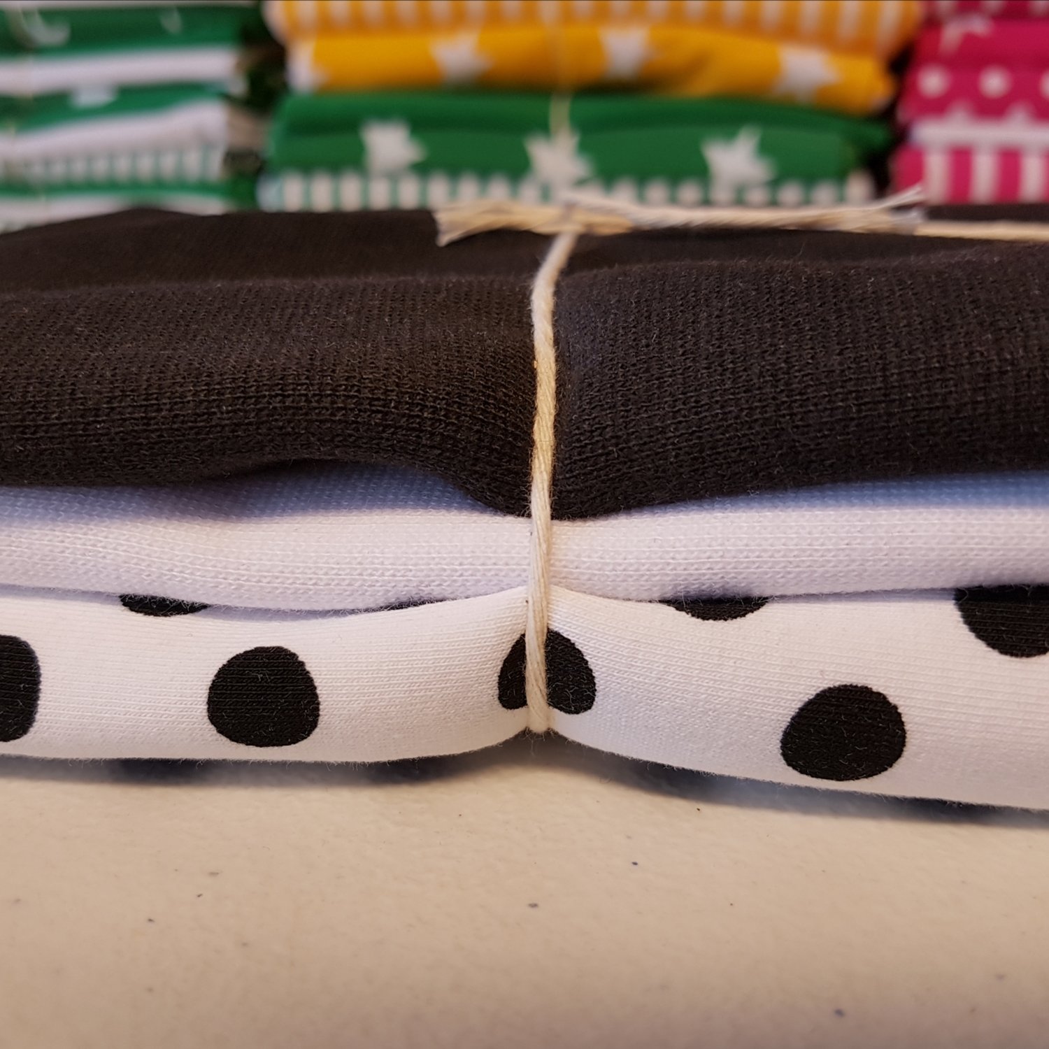 BOX WHITE DOTS