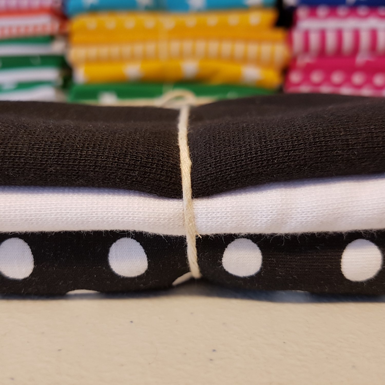 BOX BLACK DOTS