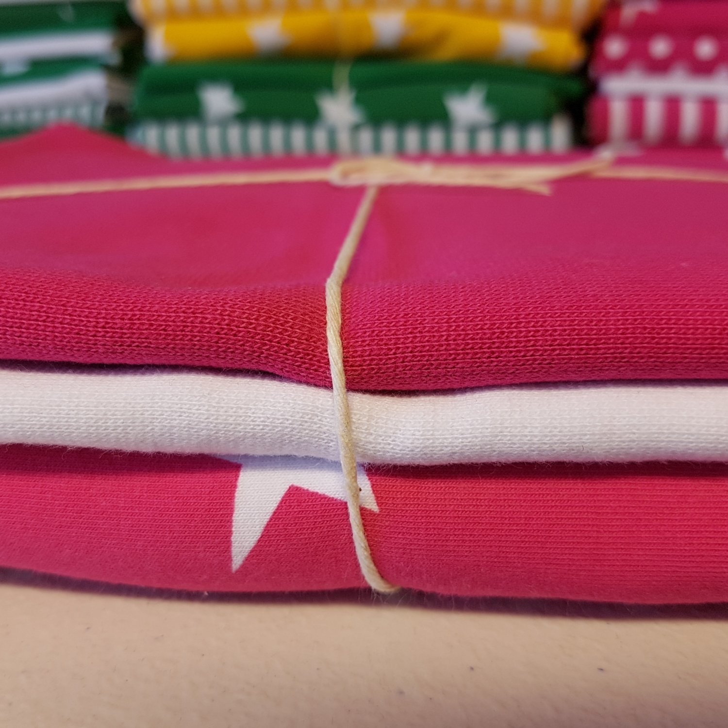 BOX CERISE STARS