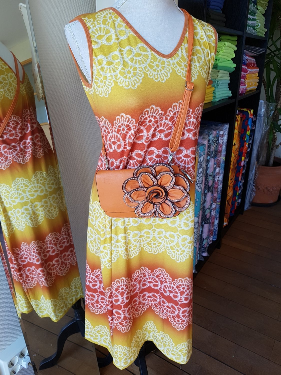 Dress - Yellow lace