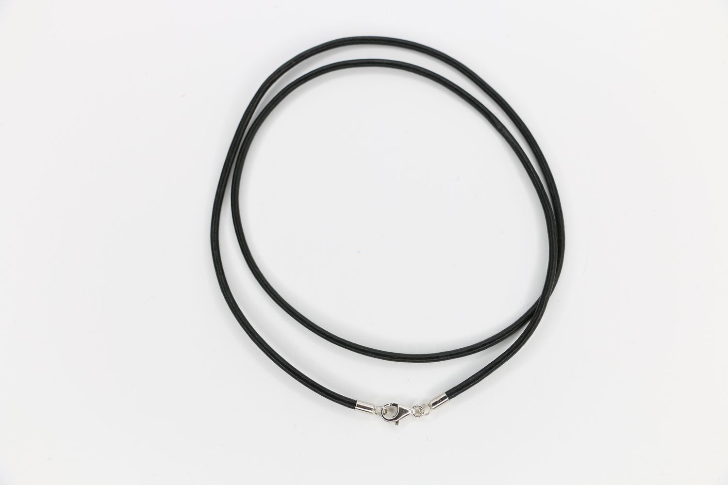 Lederkette 2mm schwarz glatt mit Karabinerverschluss Echtsilber