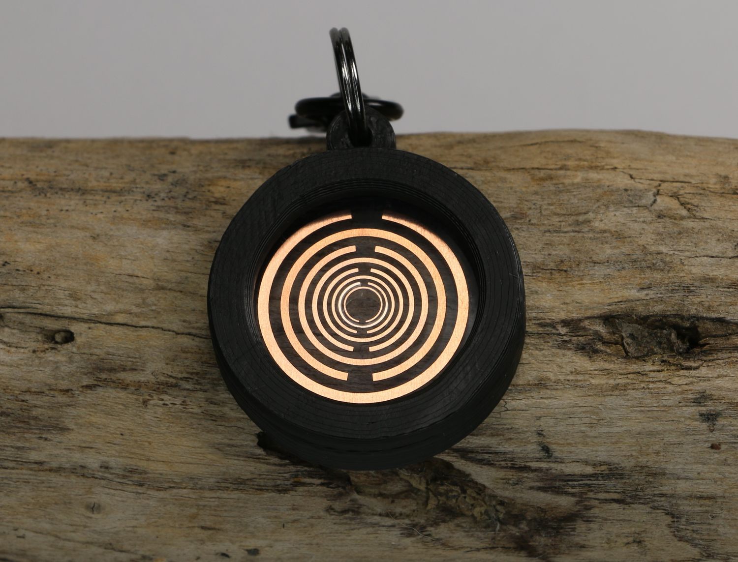ZendaWave Tieramulett schwarz