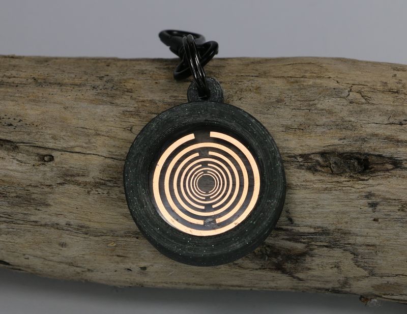 ZendaWave Tieramulett grün