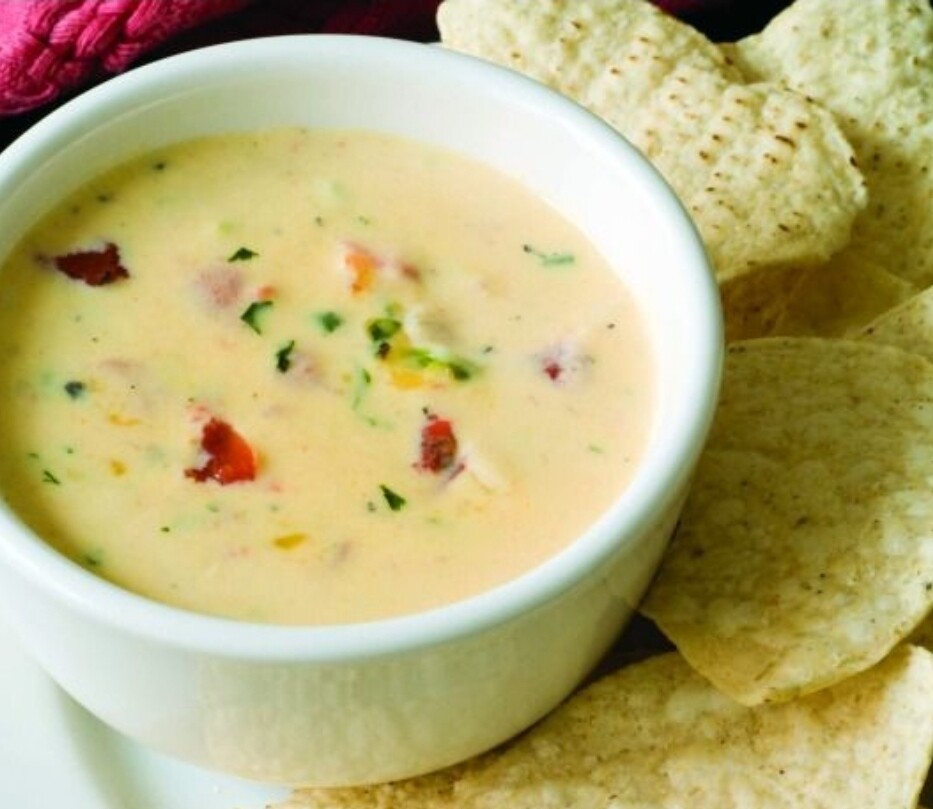 HALF GALON CHILE CON QUESO