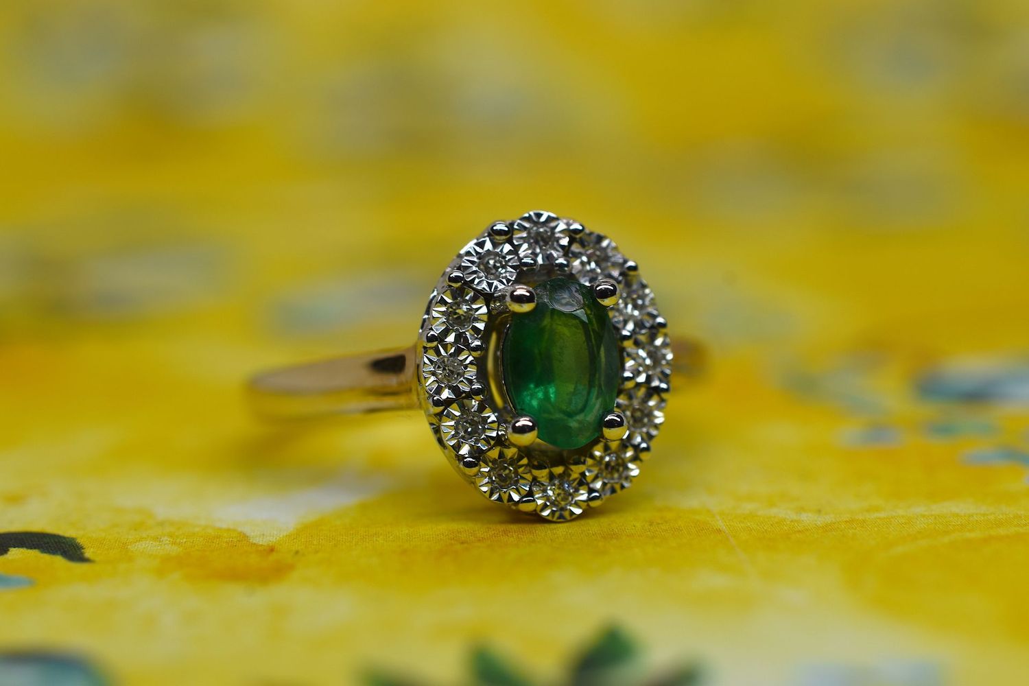 9ct Gold Emerald & Diamond Cluster Ring
