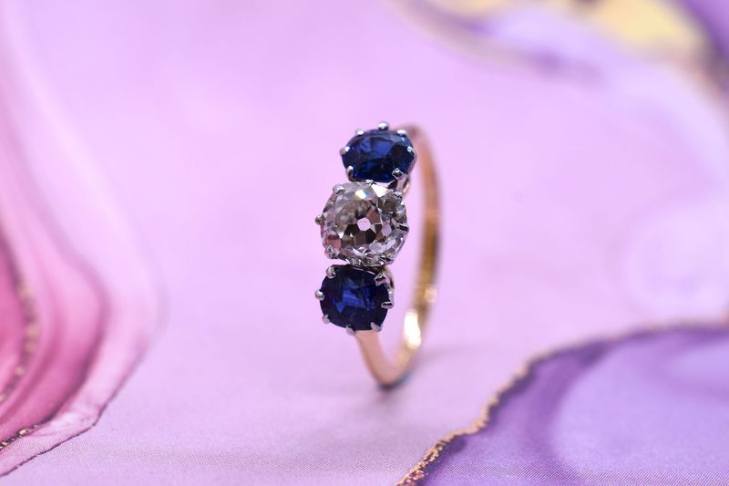18ct Yellow Gold & Platinum Antique Diamond & Sapphire Trilogy Ring