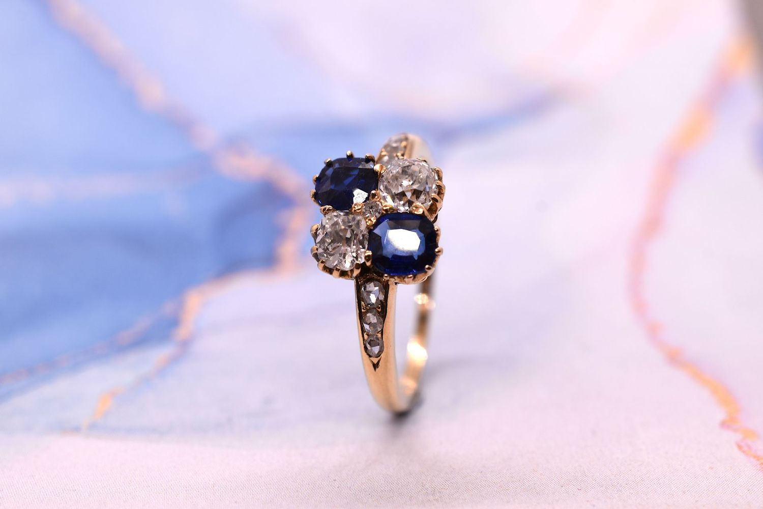 18ct Yellow Gold Sapphire & Diamond Cluster Ring