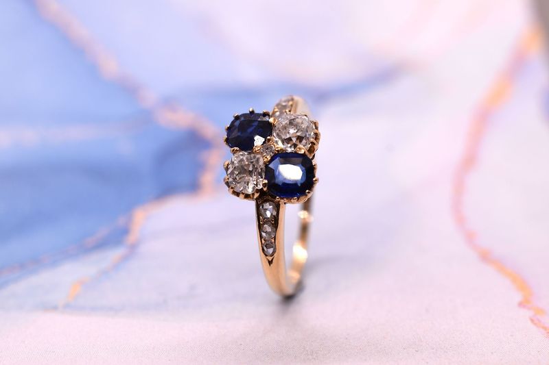 18ct Yellow Gold Sapphire & Diamond Cluster Ring
