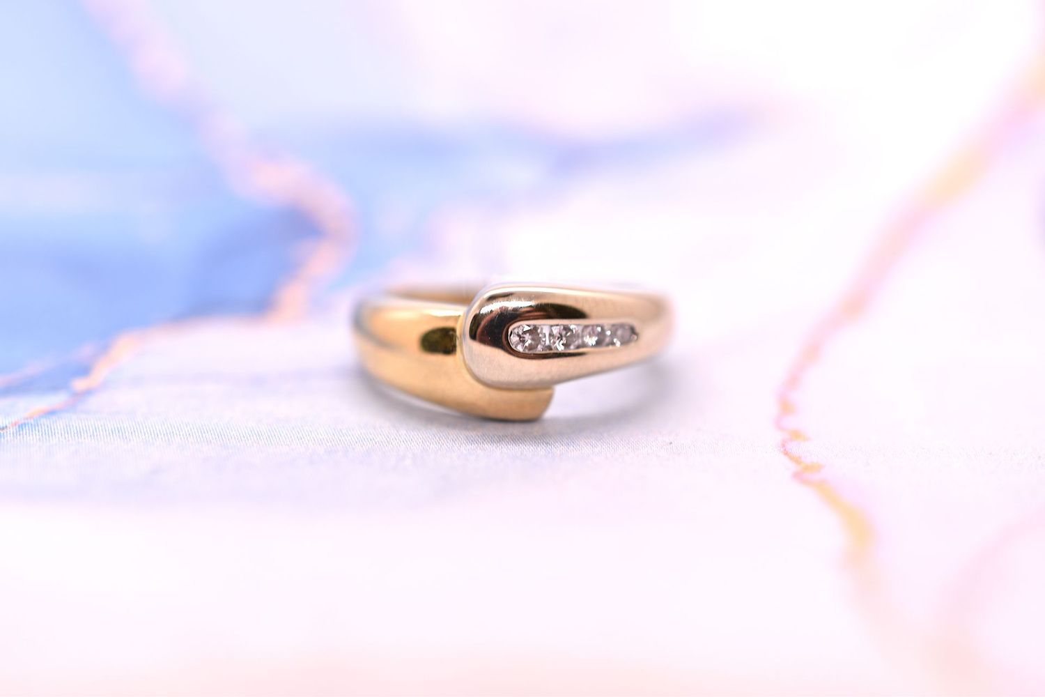 18ct Yellow Gold Diamond Set Crossover Ring