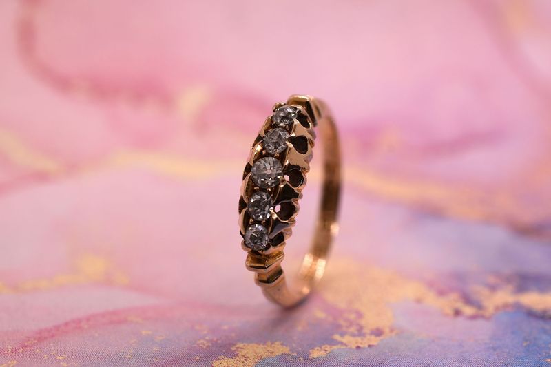 18ct Yellow Gold Diamond 5-Stone Ring