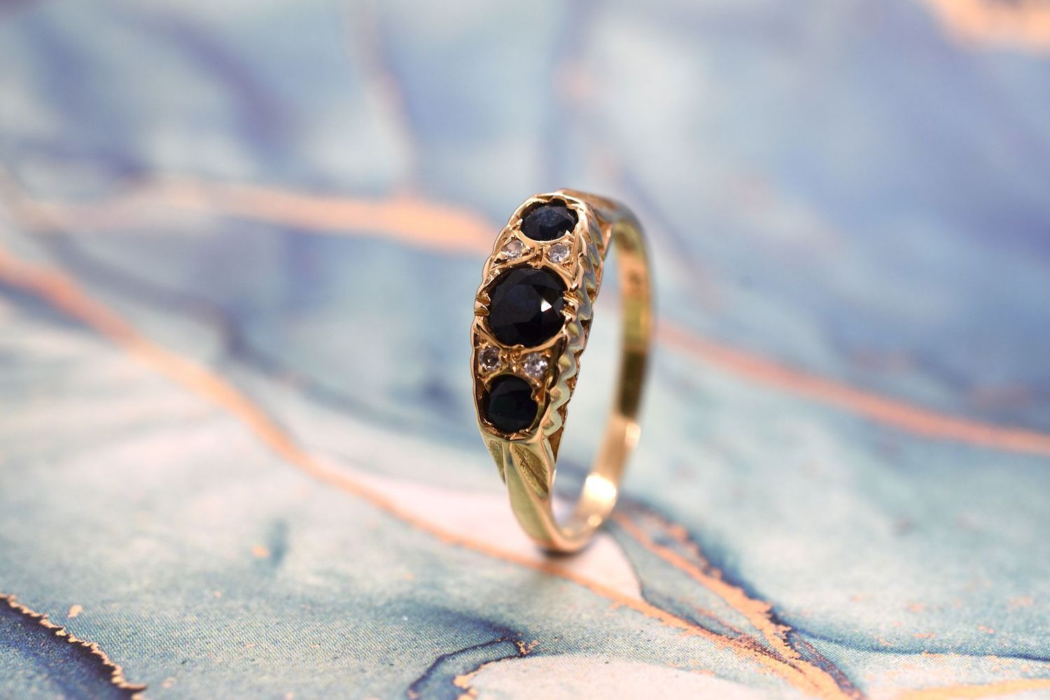 18ct Yellow Gold Sapphire & Diamond Ring
