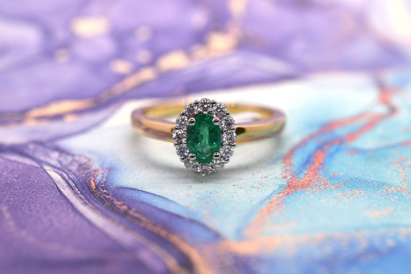 18ct Gold Emerald & Diamond Halo Cluster Ring