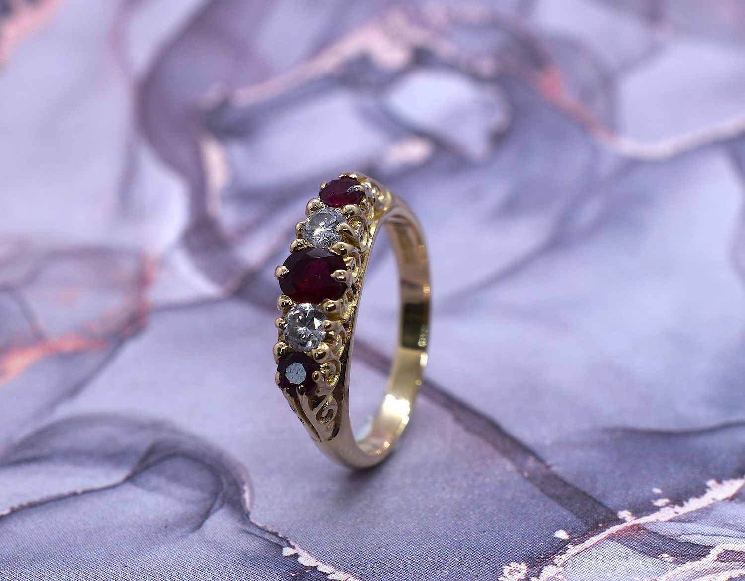 18ct Yellow Gold Ruby & Diamond 5-Stone Ring