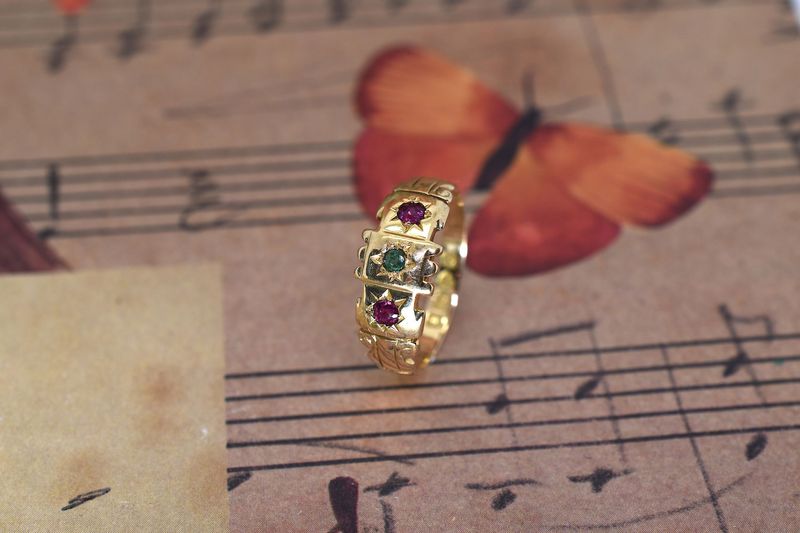 18ct Yellow Gold Emerald & Ruby Trilogy Ring