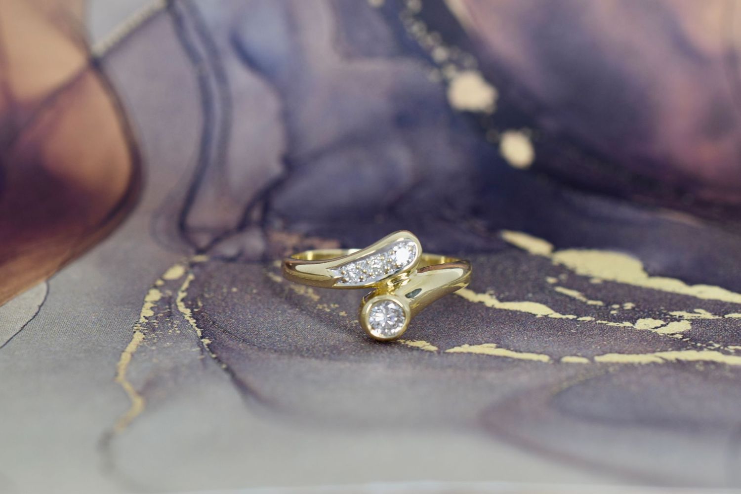 14ct Yellow Gold Crossover Diamond Ring
