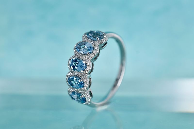 9ct White Gold 5-Stone Aquamarine Halo Cluster ring