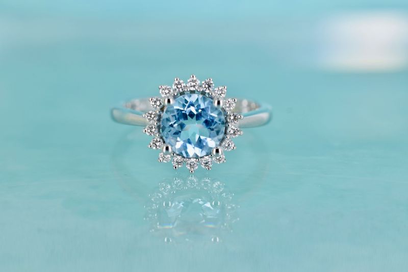 18ct White Gold Aquamarine and Diamond Starburst Cluster Ring